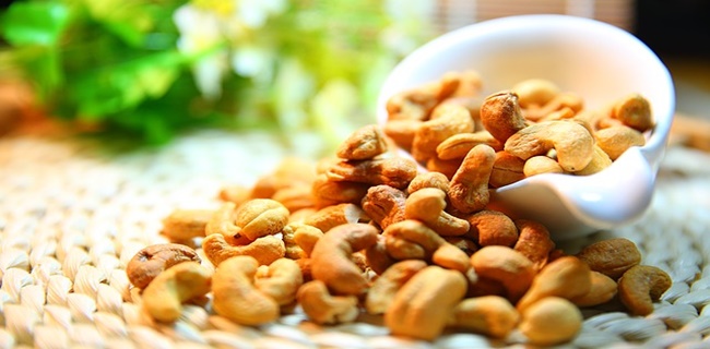 cashew-nut-1098177_640